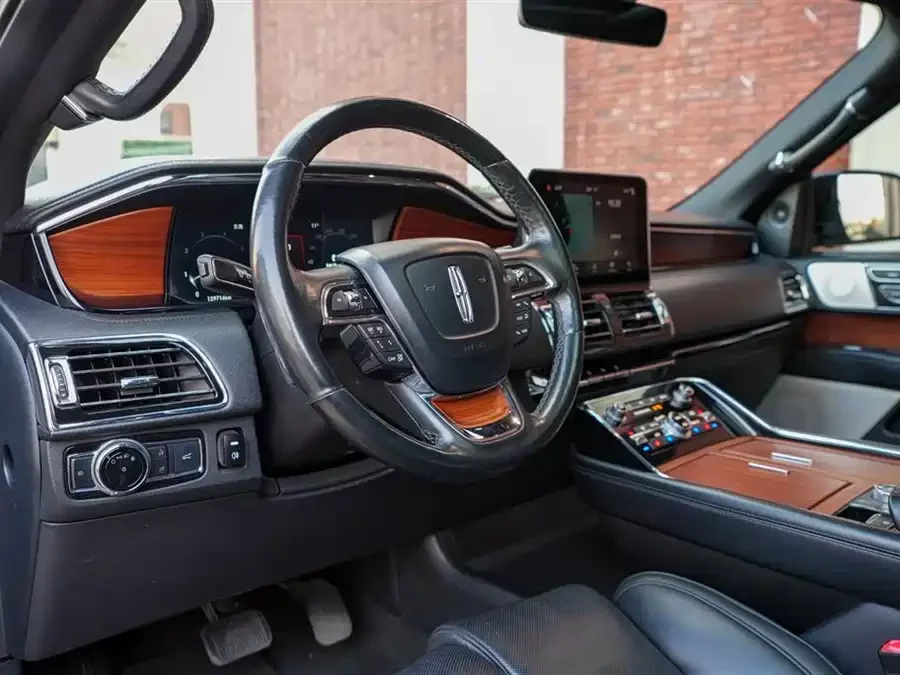 Lincoln Navigator