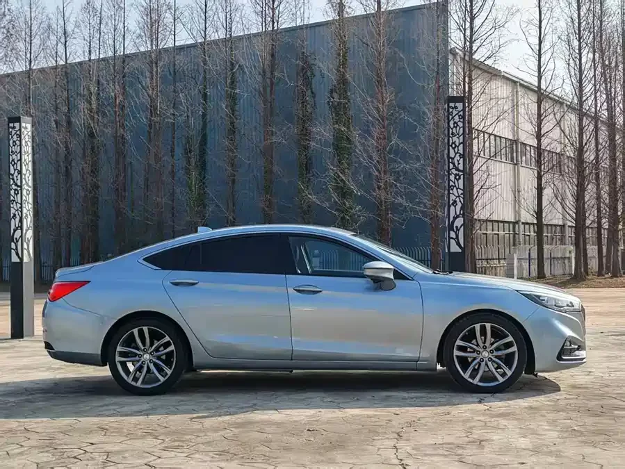 Hongqi H5