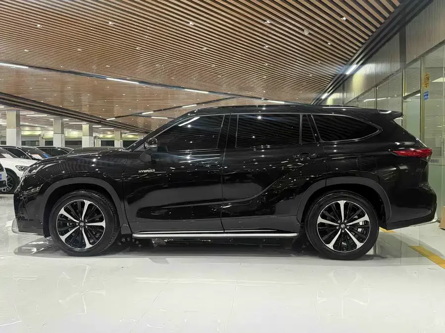 Toyota Crown Land