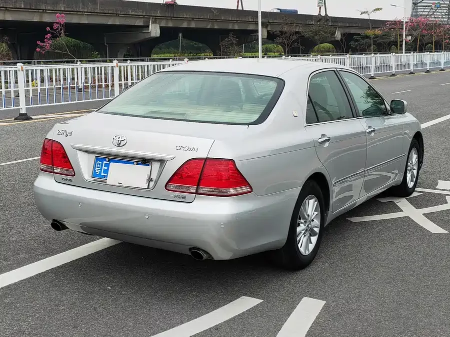 Toyota crown