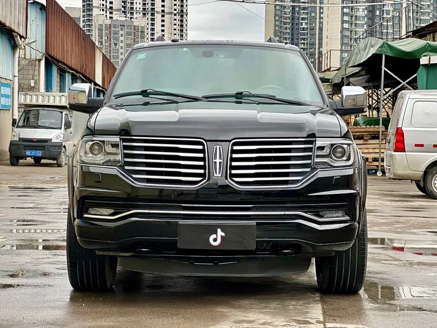 Lincoln Navigator