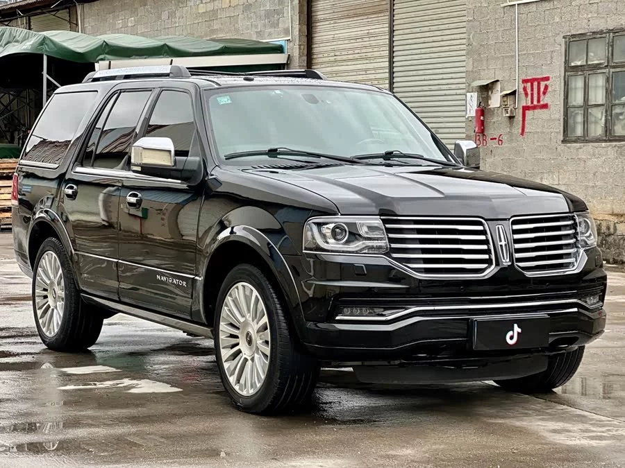 Lincoln Navigator