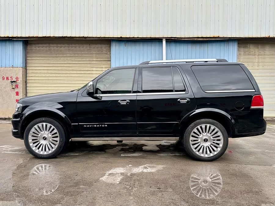 Lincoln Navigator