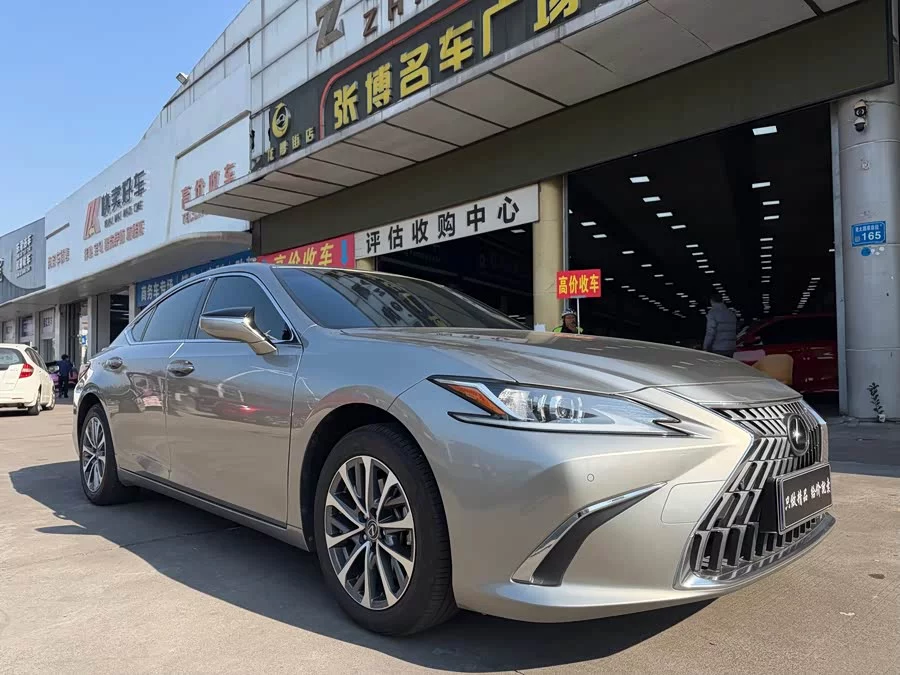 Lexus ES