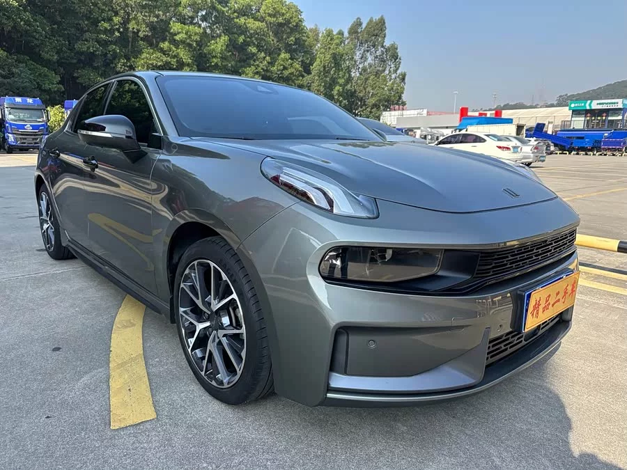 Lynk & Co 03
