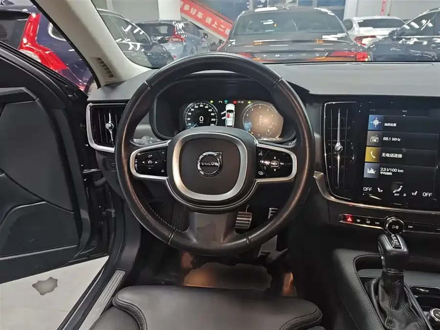 Volvo V90