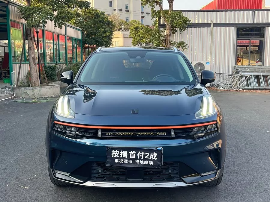 Lynk & Co 06
