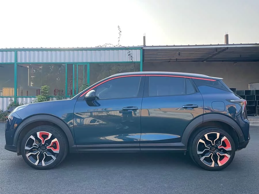 Lynk & Co 06