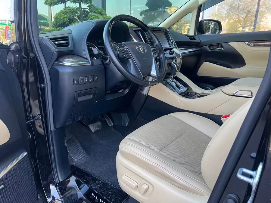 Toyota Crown Vellfire