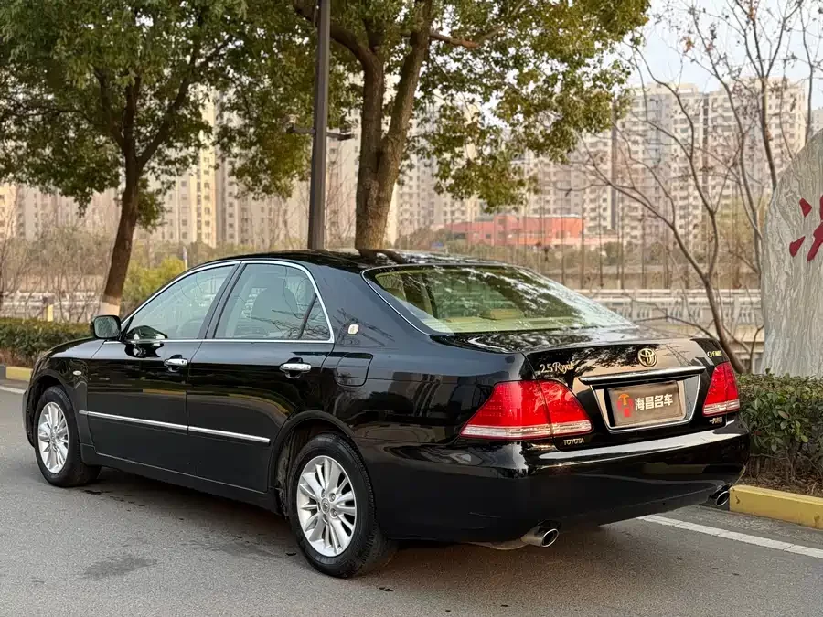 Toyota crown