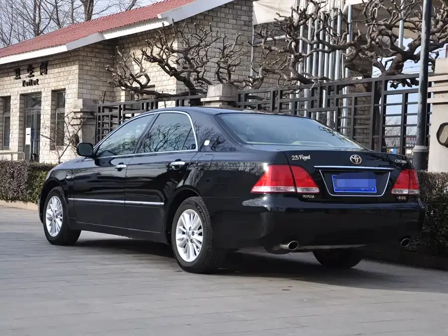 Toyota crown