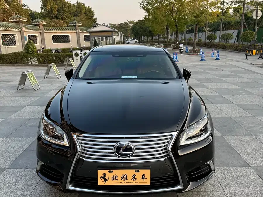 Lexus LS