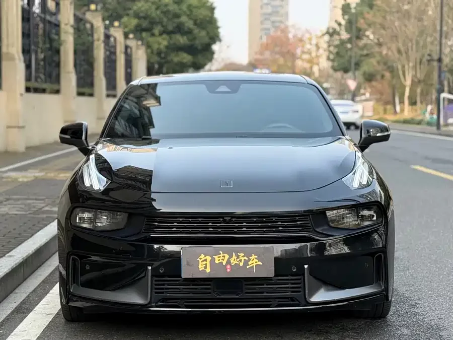 Lynk & Co 03