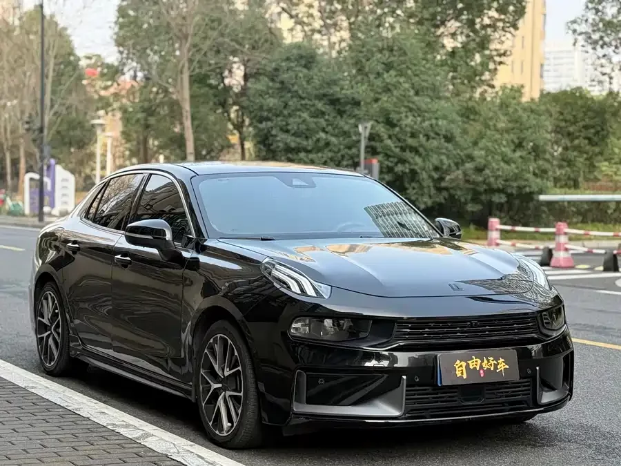 Lynk & Co 03