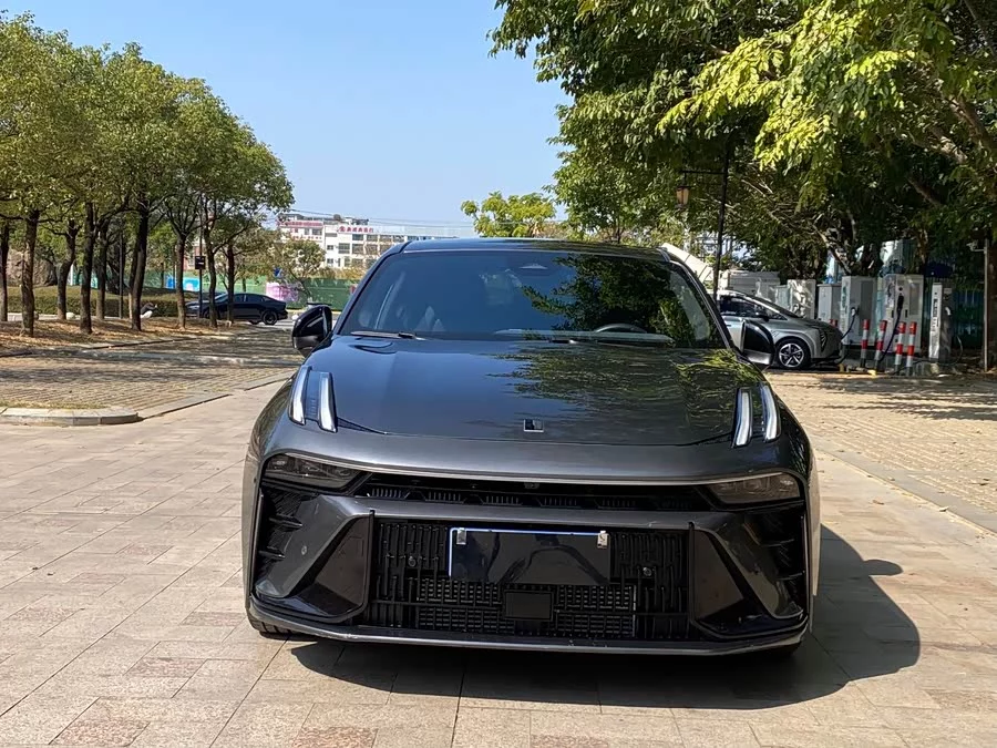 Lynk & Co 03