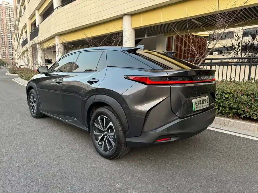 Lexus RZ
