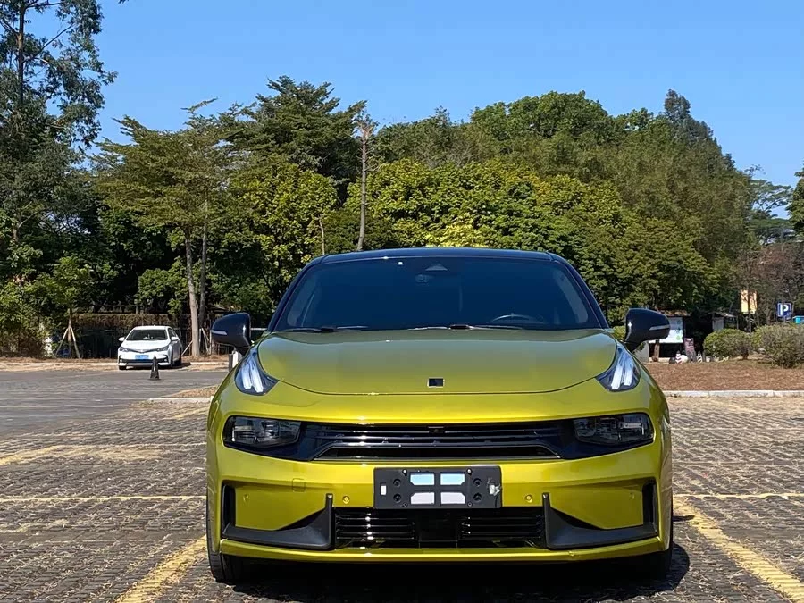 Lynk & Co 03