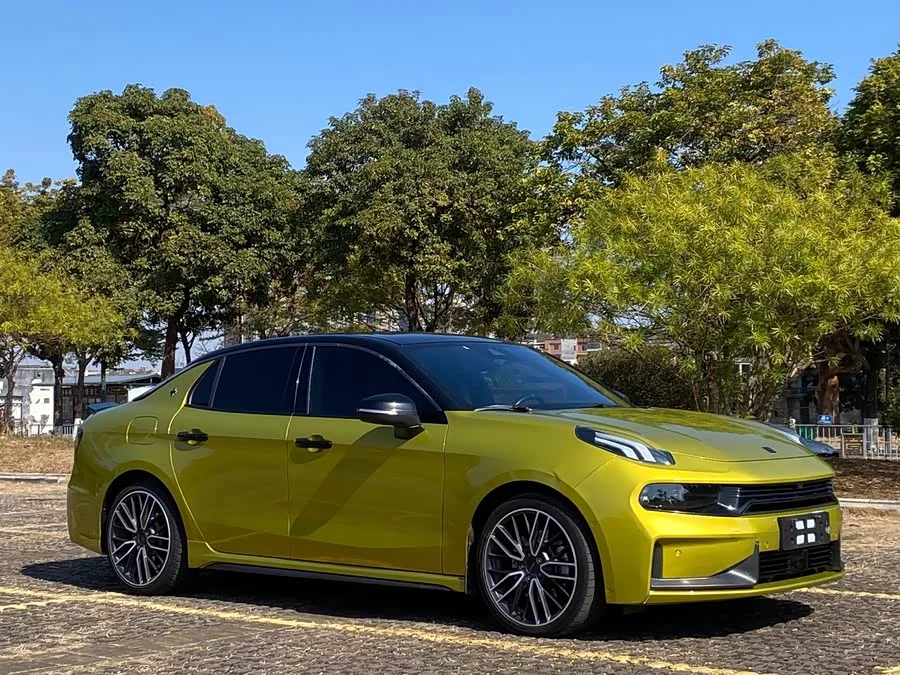 Lynk & Co 03