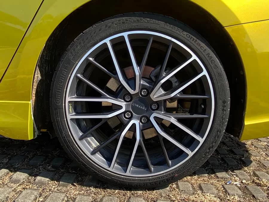 Lynk & Co 03