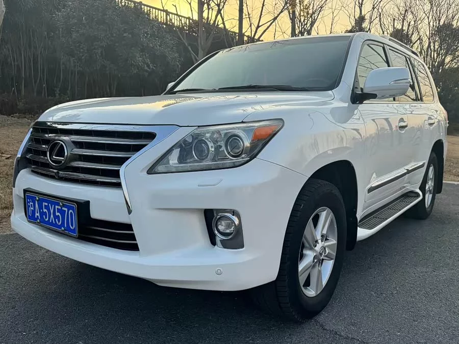 Lexus LX