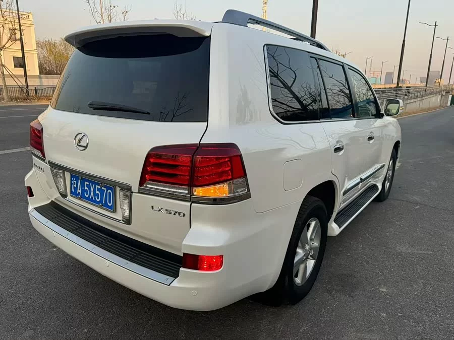 Lexus LX