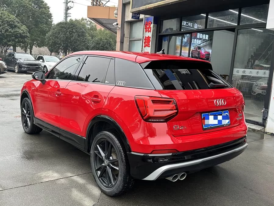 Audi Q2L