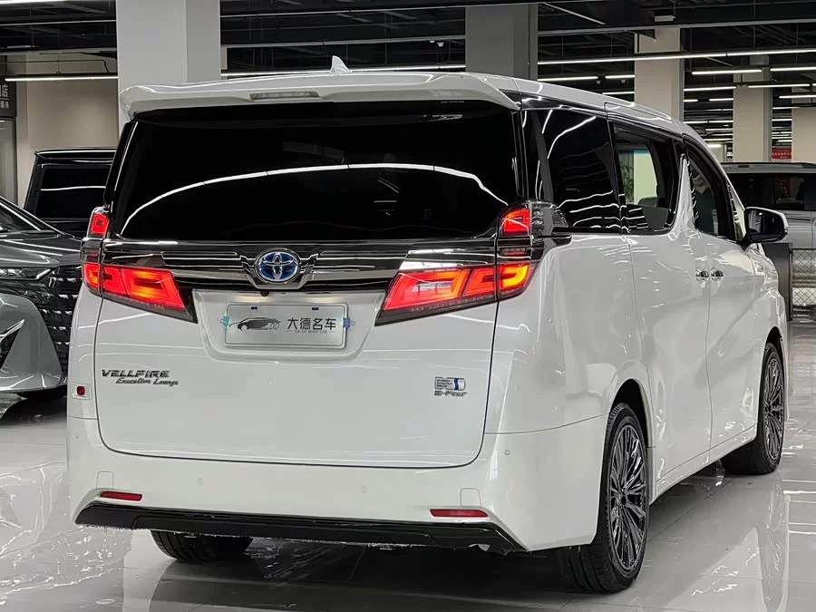 Toyota Crown Vellfire