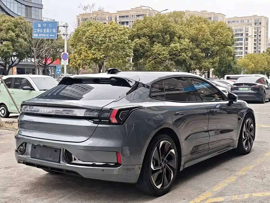 Zeekr 001
