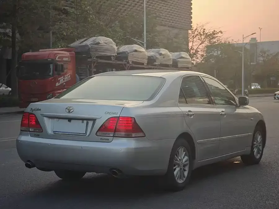 Toyota crown