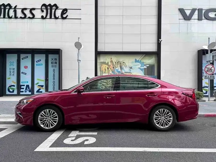 Lexus ES