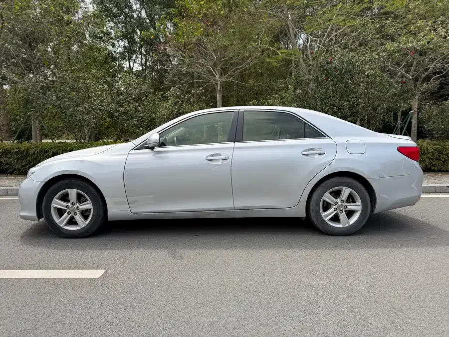 Toyota Reiz