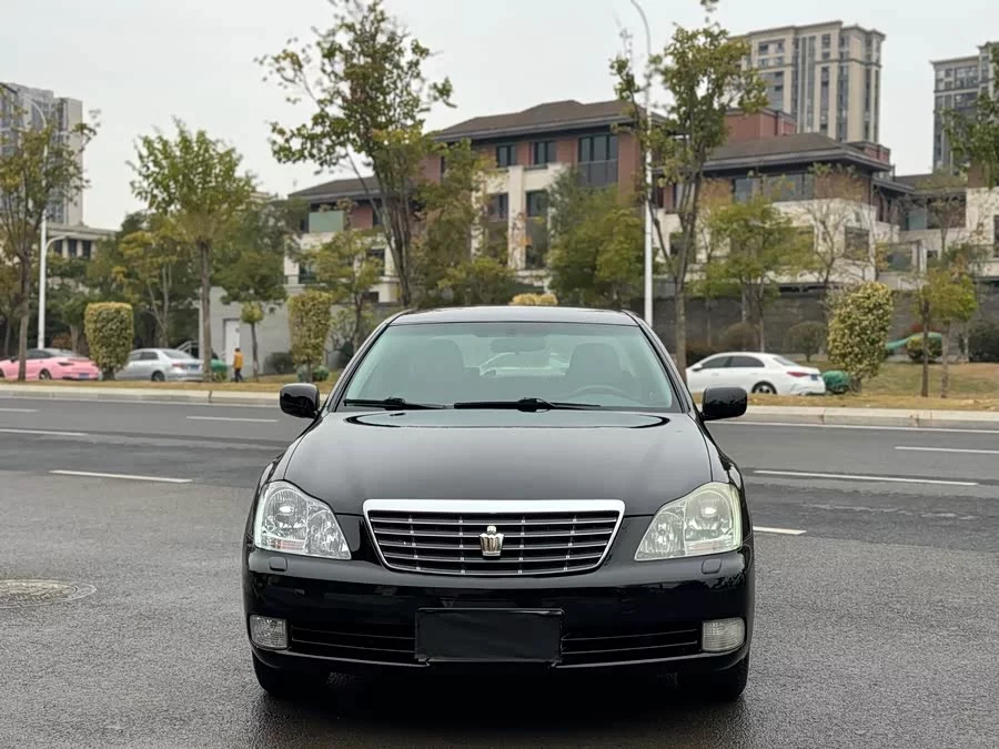 Toyota crown