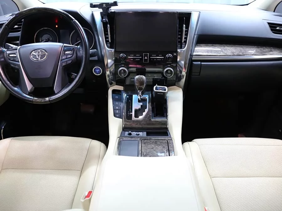 Toyota Crown Vellfire