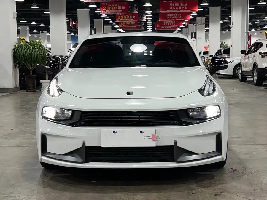 Lynk & Co 03