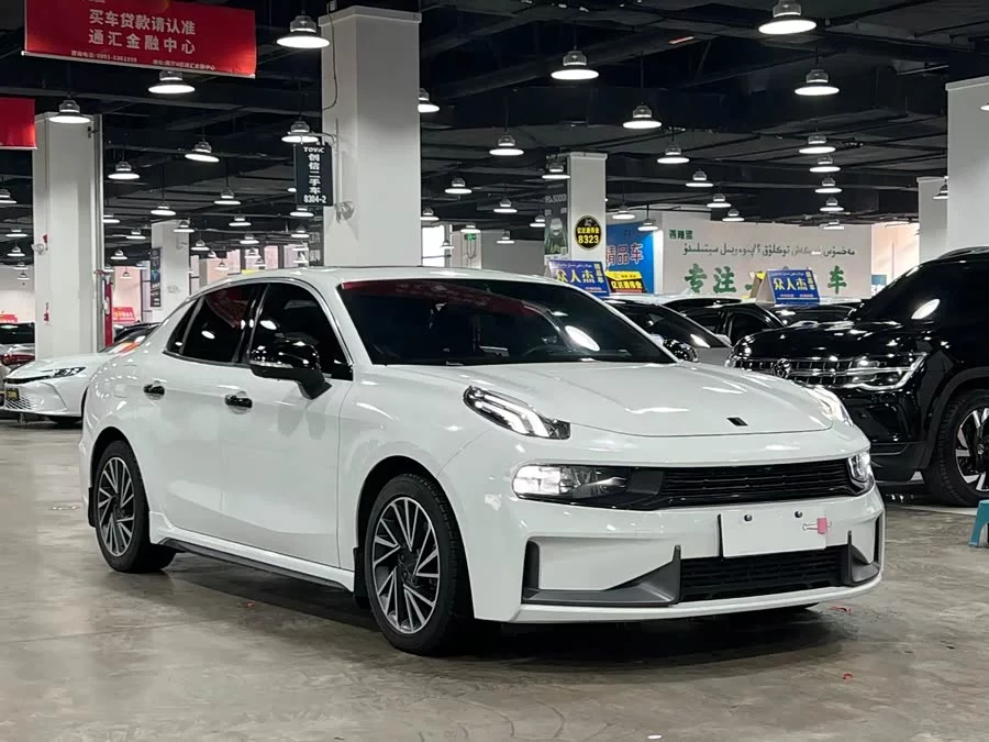Lynk & Co 03