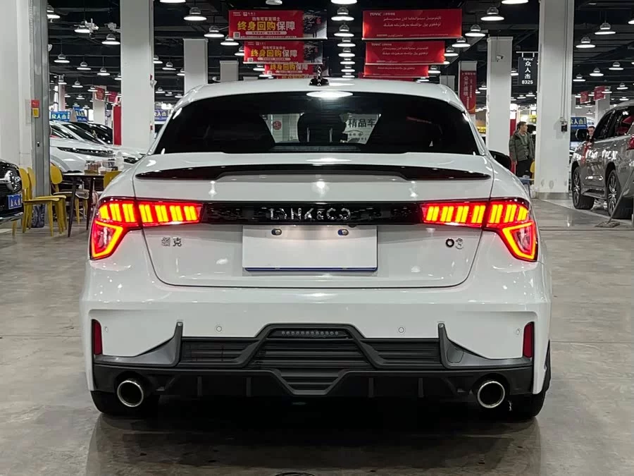 Lynk & Co 03