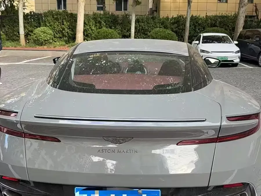 Aston Martin DB11
