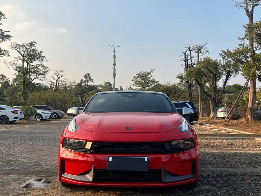 Lynk & Co 03