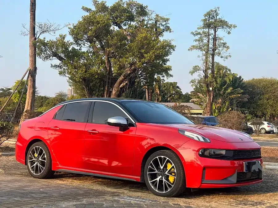 Lynk & Co 03