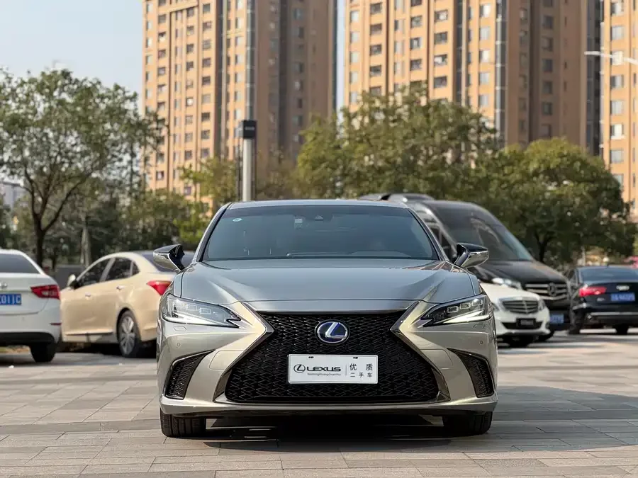 Lexus ES