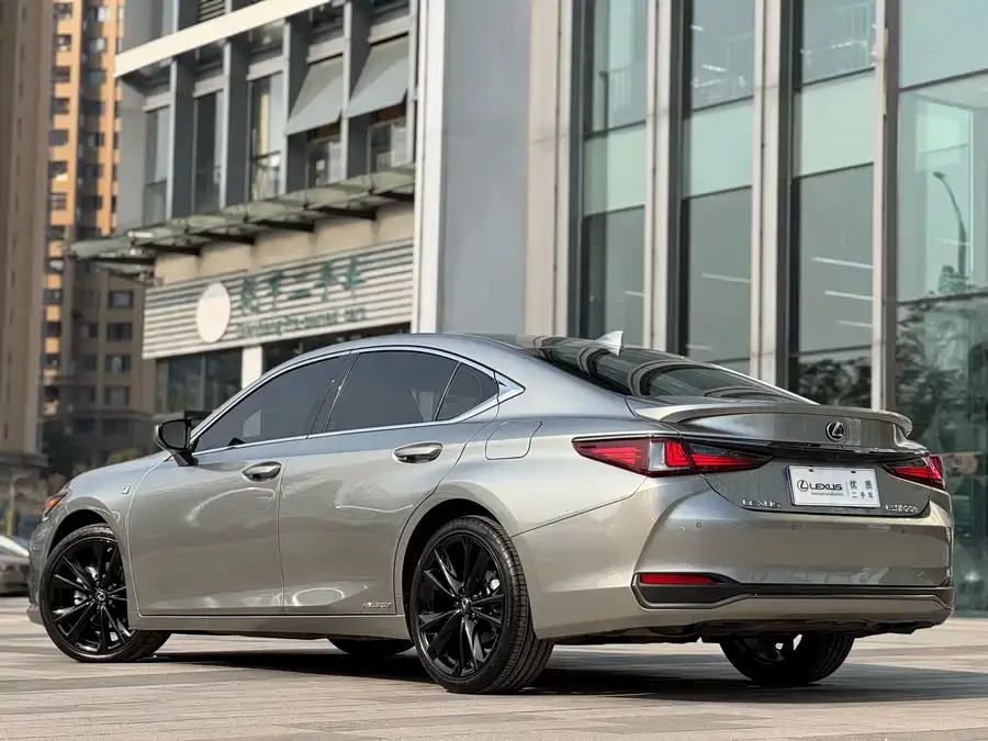Lexus ES