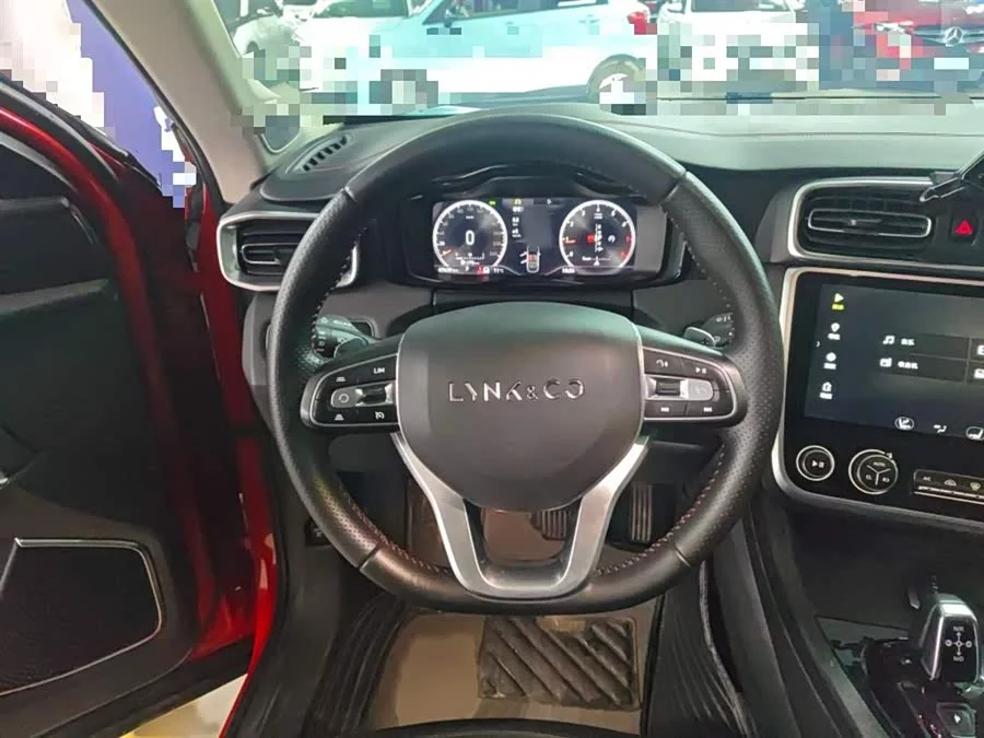 Lynk & Co 01