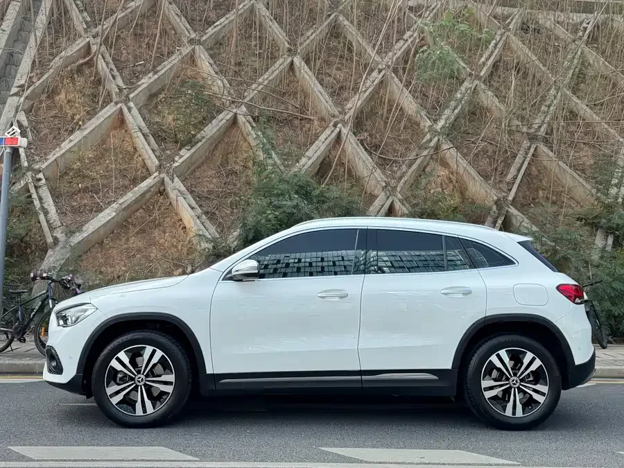 Mercedes Benz GLA