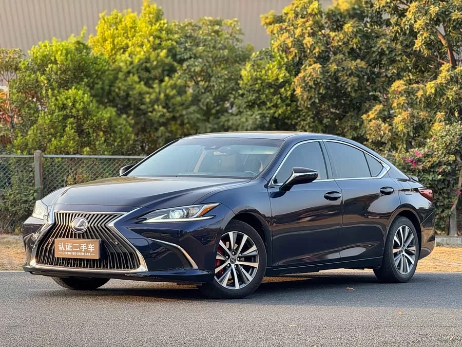 Lexus ES