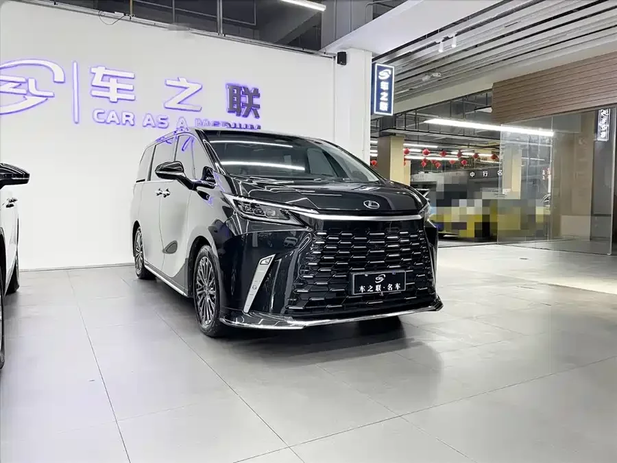 Lexus LM