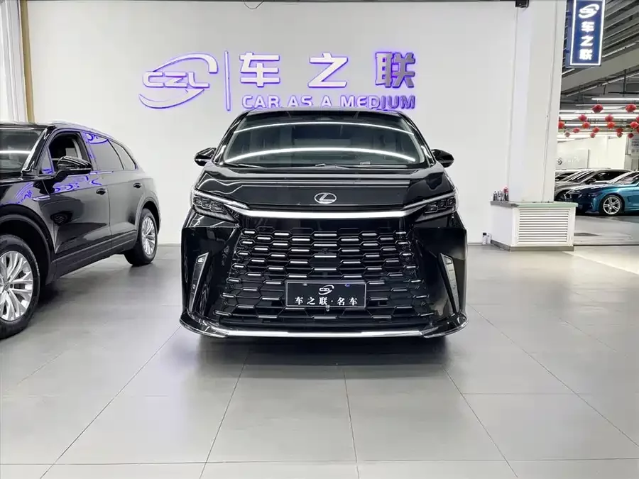 Lexus LM