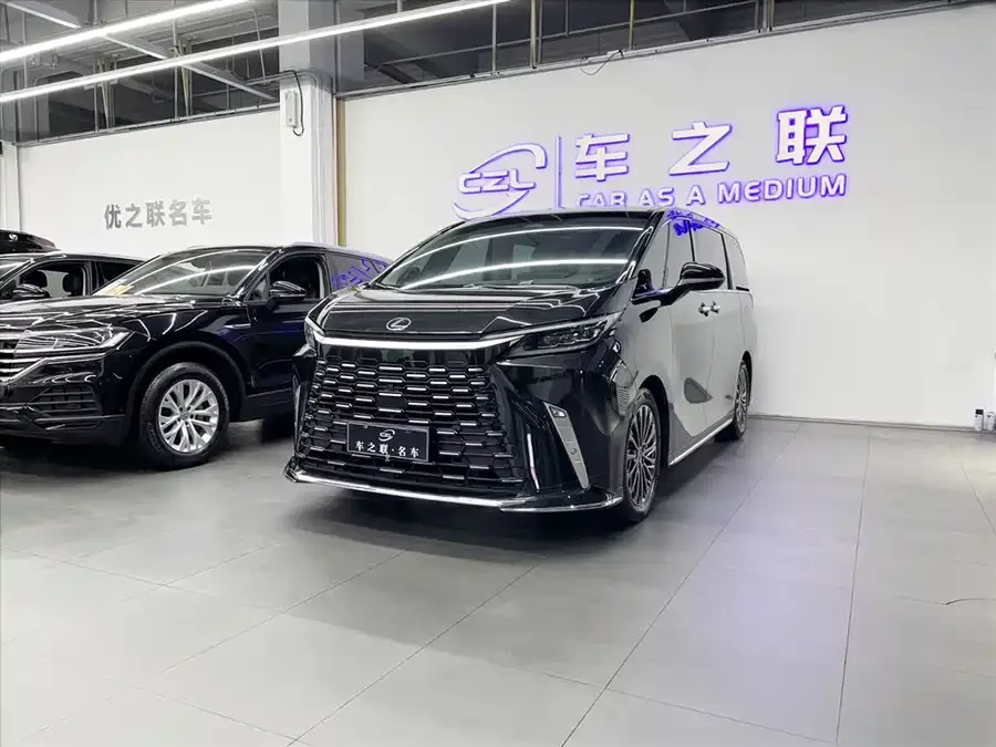 Lexus LM