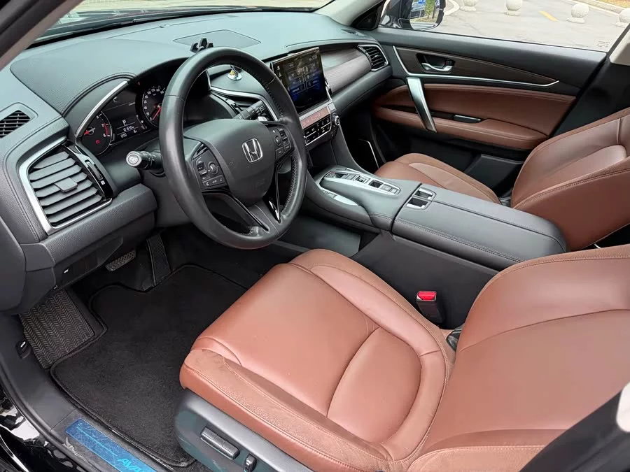 Honda Crown Road