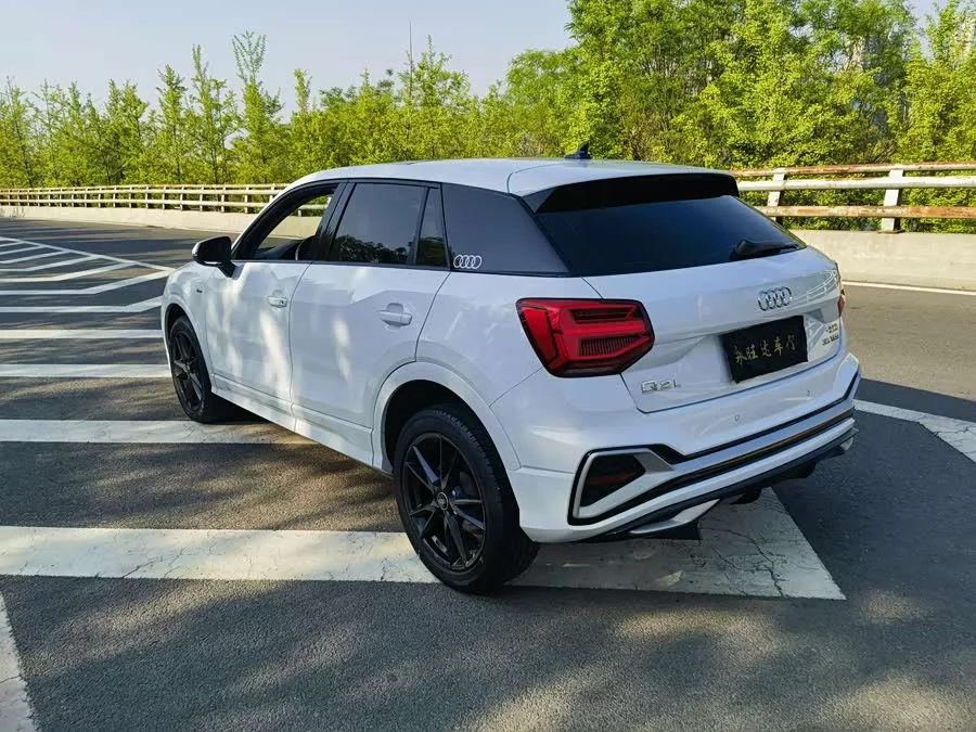 Audi Q2L
