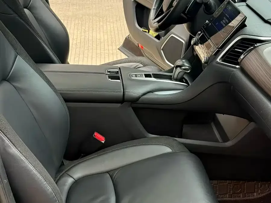 Honda Crown Road